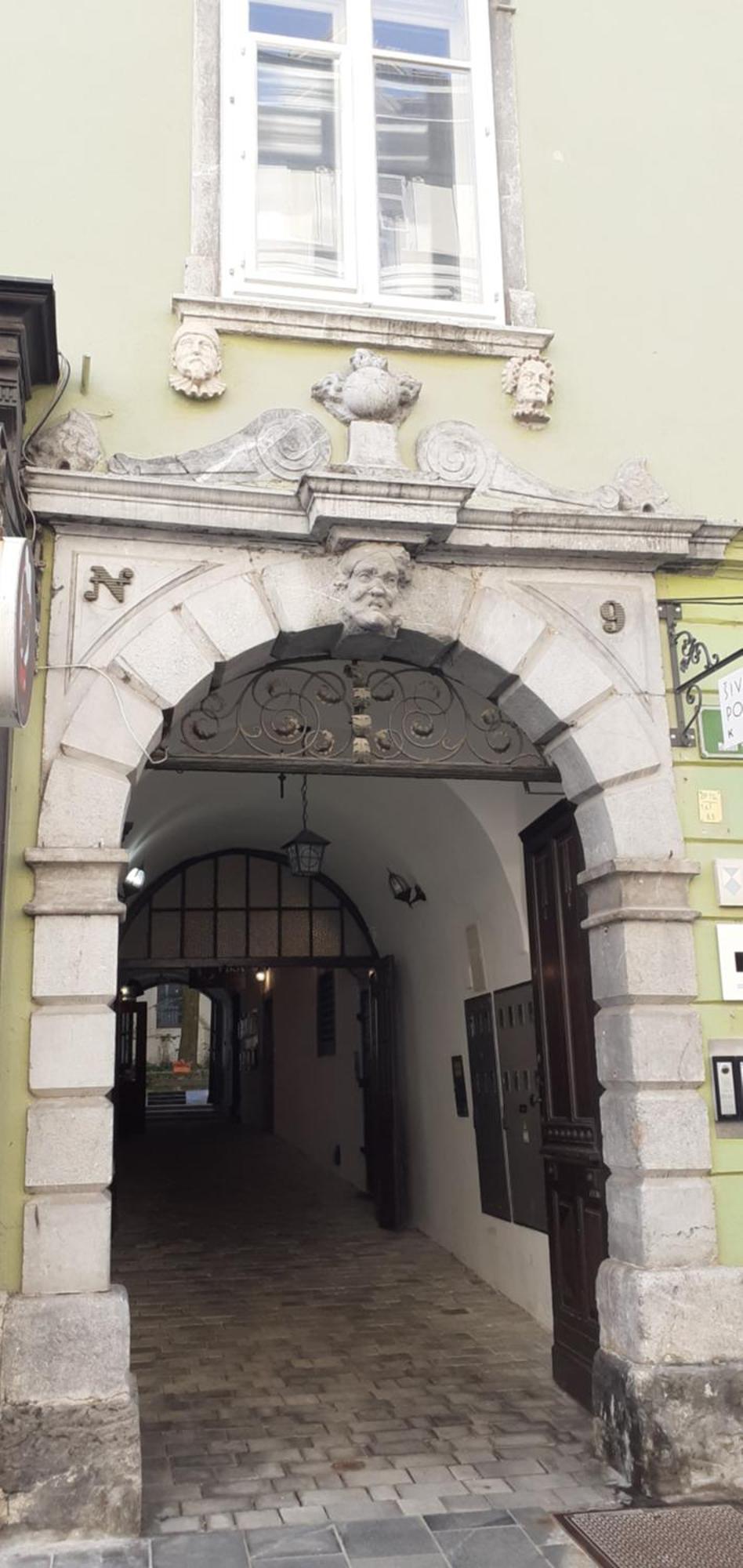 Lovely Old City-Center Apartment Ljubljana Bagian luar foto